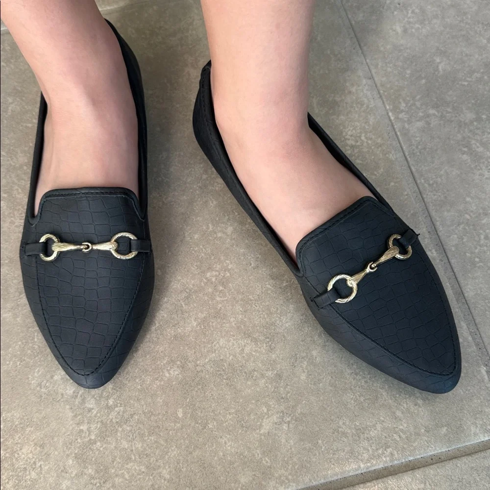 Kensie Black Textured Gabrielle Loafers w/ Gold Detail, Size 8, New Without Tags - Picture 5 of 8